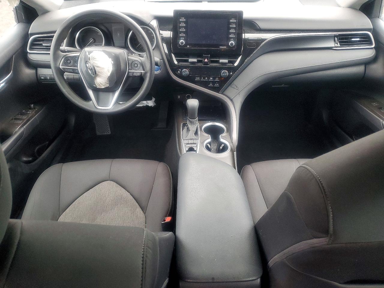 2021 TOYOTA CAMRY LE photo 8