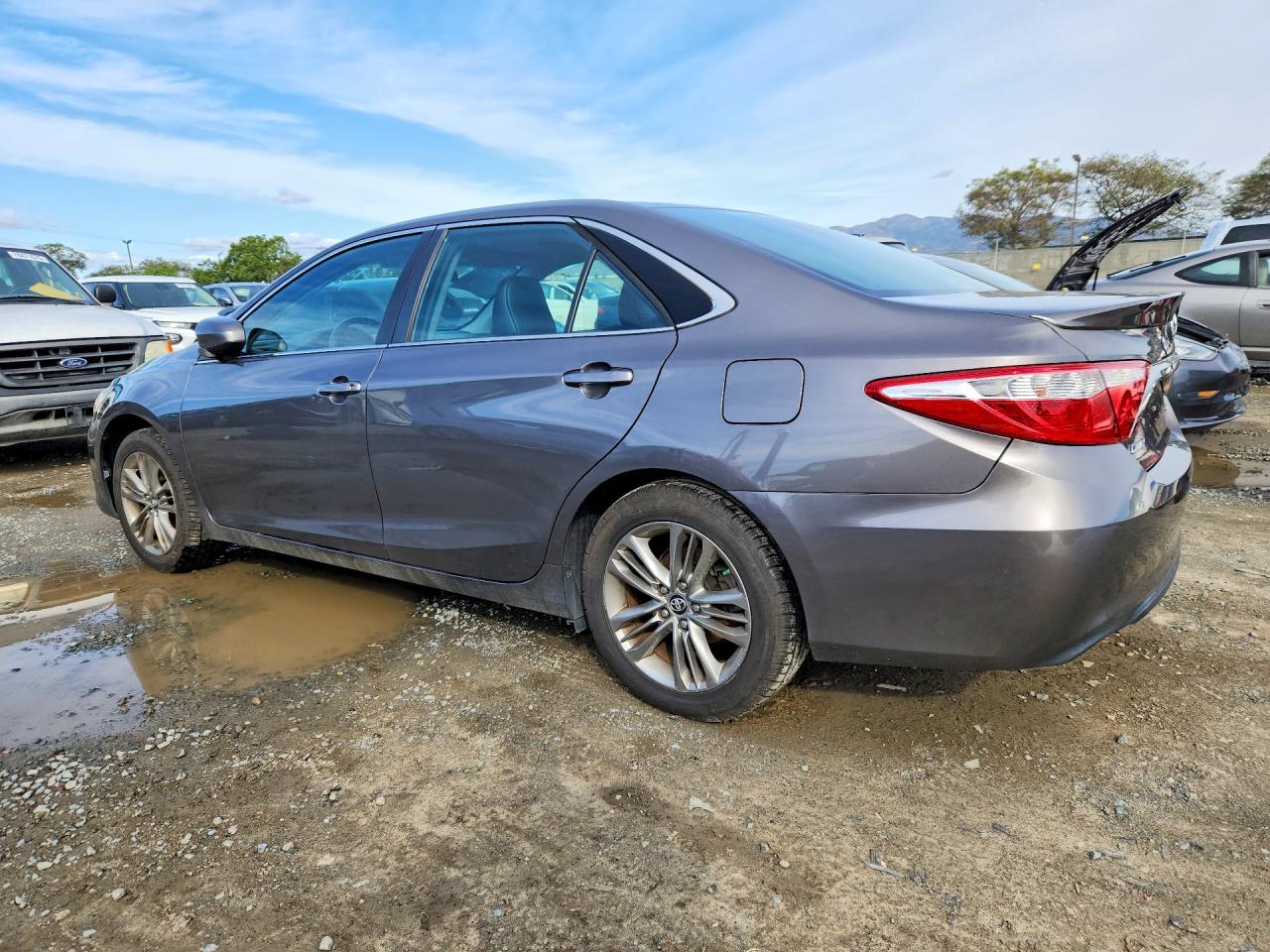 2017 TOYOTA CAMRY SE photo 2