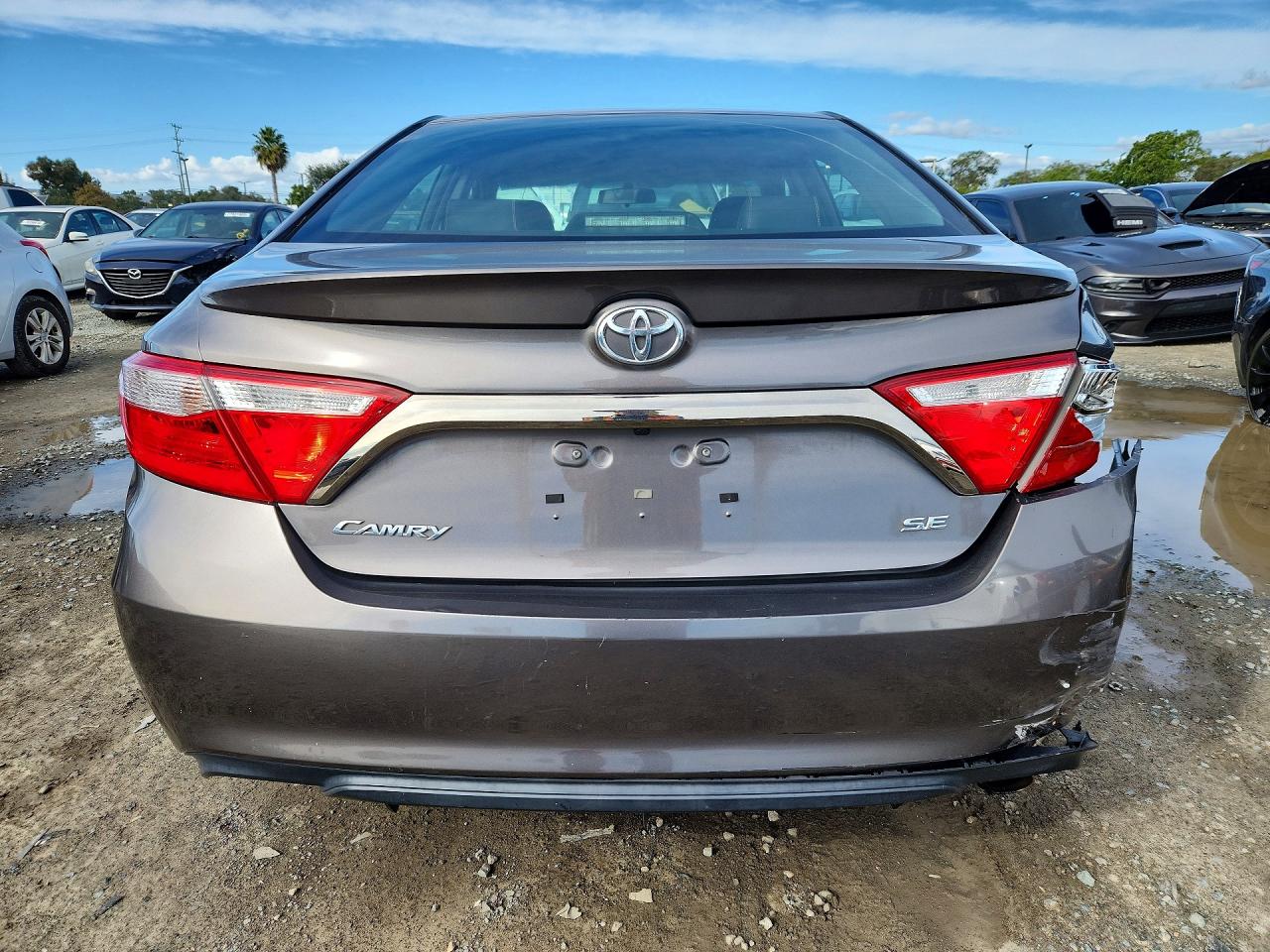 2017 TOYOTA CAMRY SE photo 6
