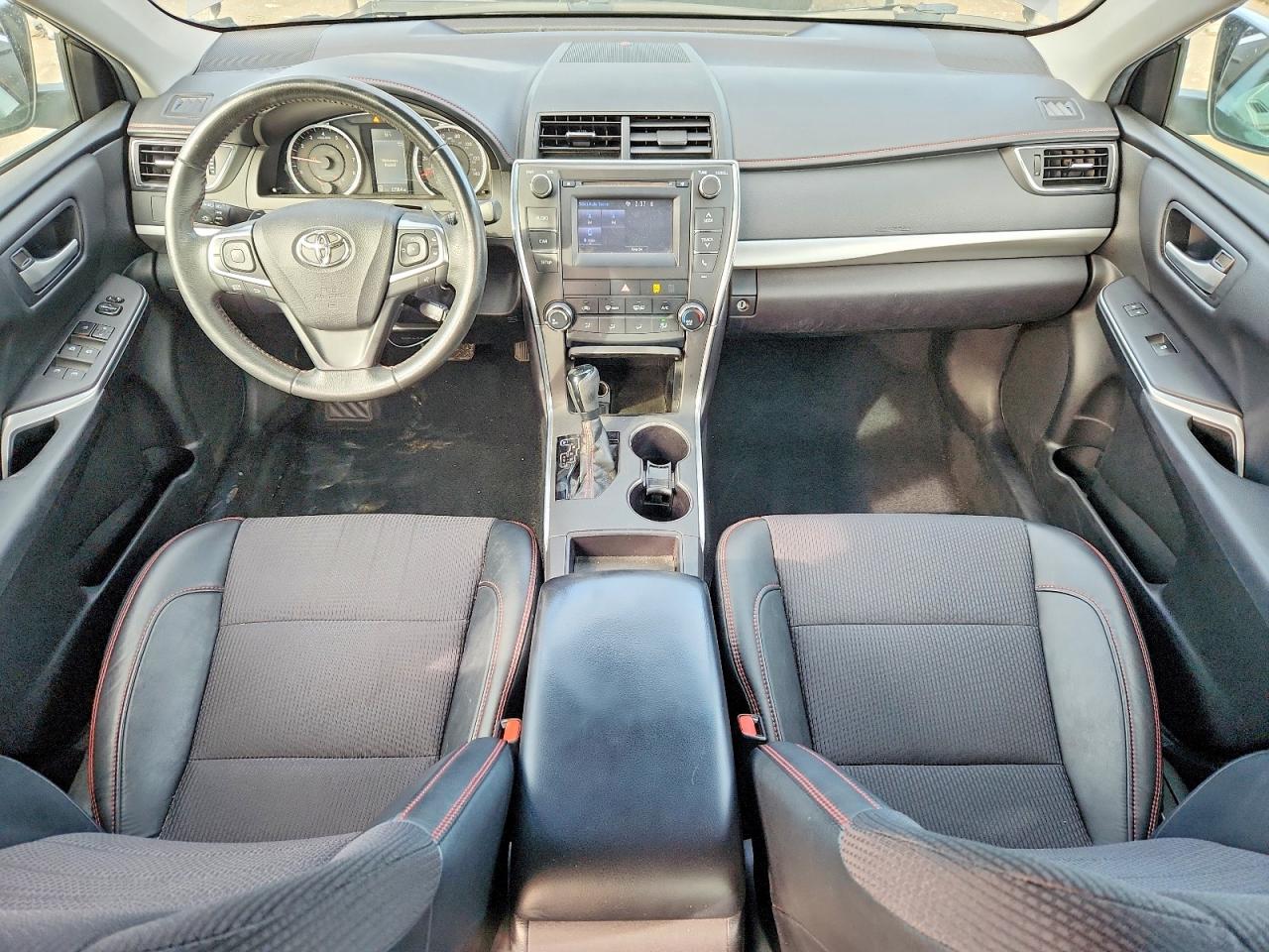 2017 TOYOTA CAMRY SE photo 8