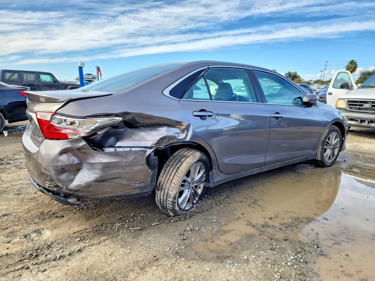 2017 TOYOTA CAMRY SE photo 3
