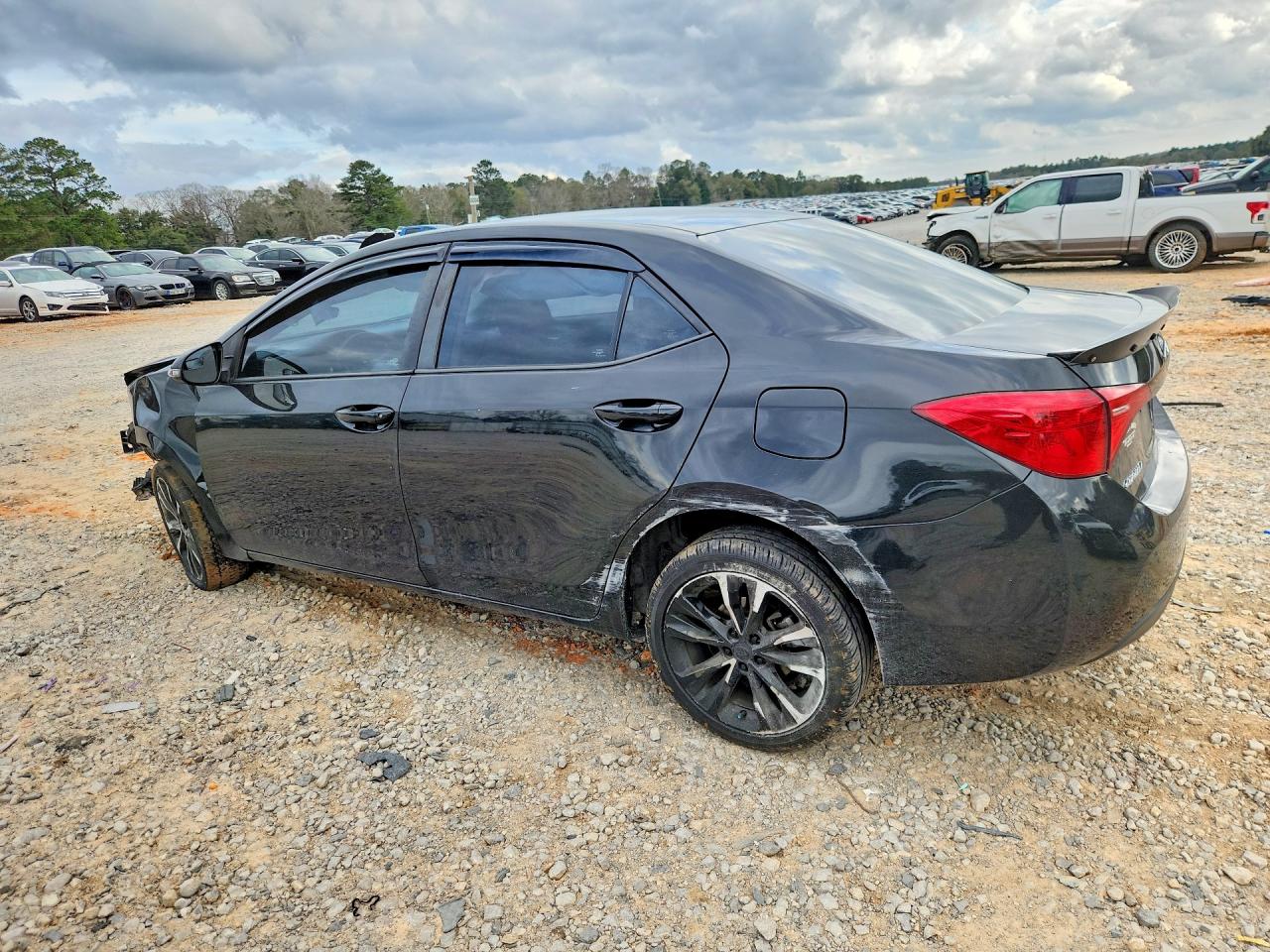 2017 TOYOTA COROLLA L photo 2