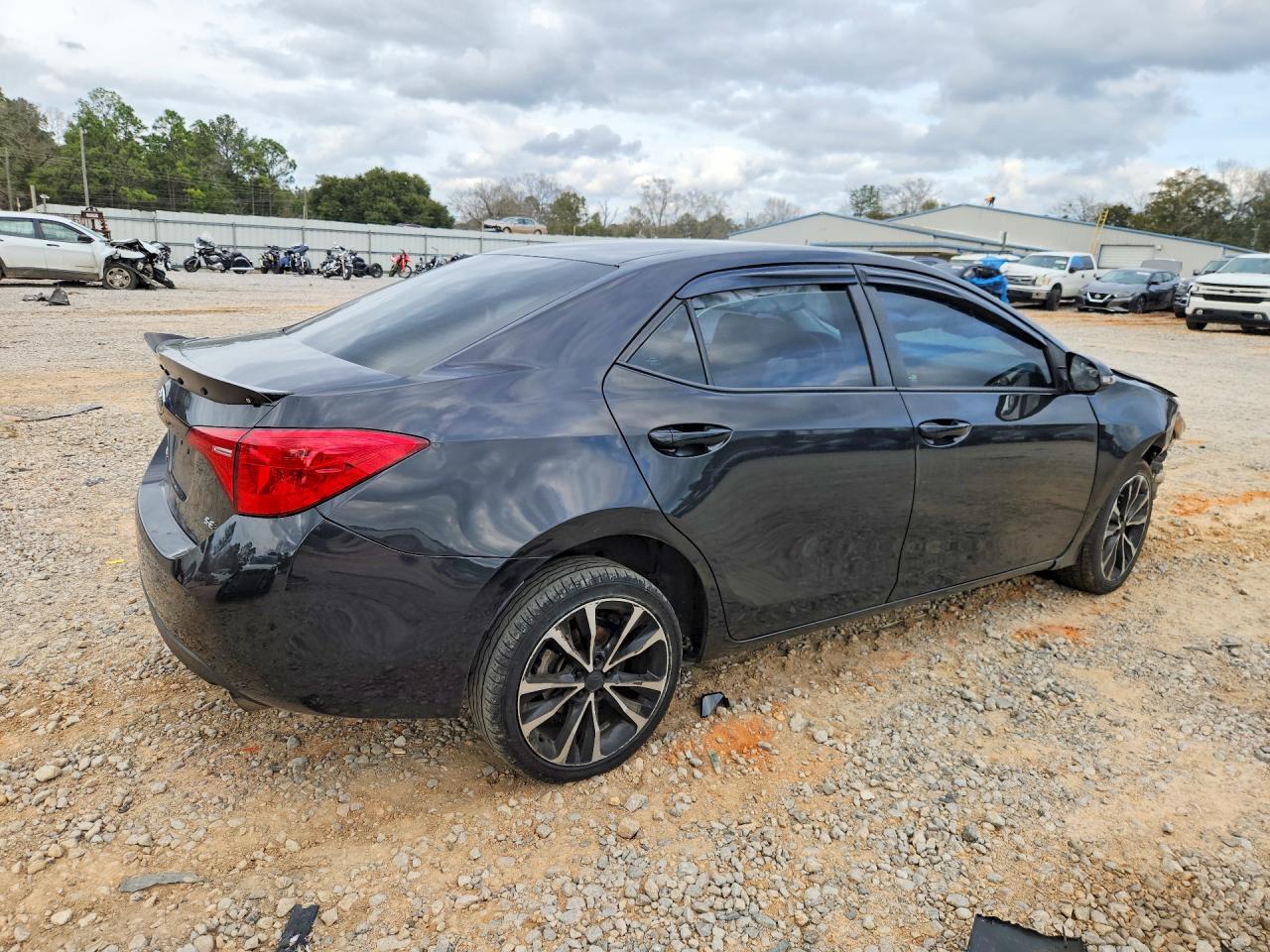 2017 TOYOTA COROLLA L photo 3
