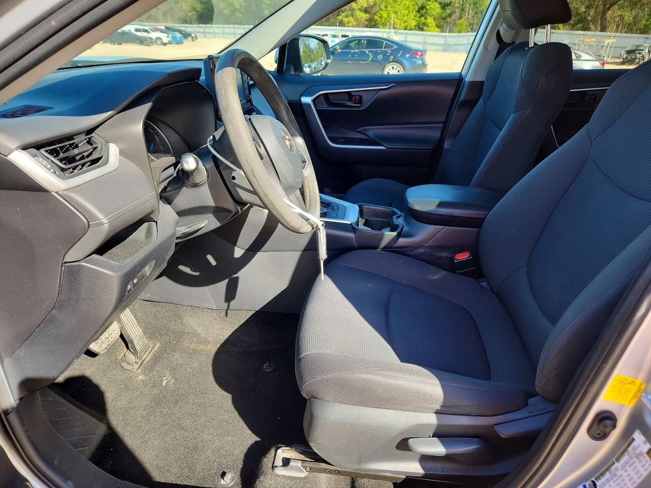 2019 TOYOTA RAV4 photo 13