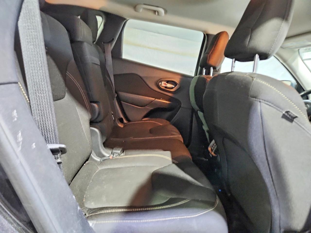 2015 JEEP CHEROKEE LATITUDE photo 31