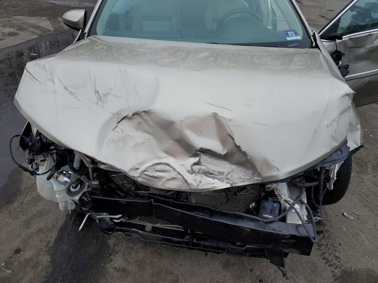 2014 TOYOTA CAMRY SE photo 21