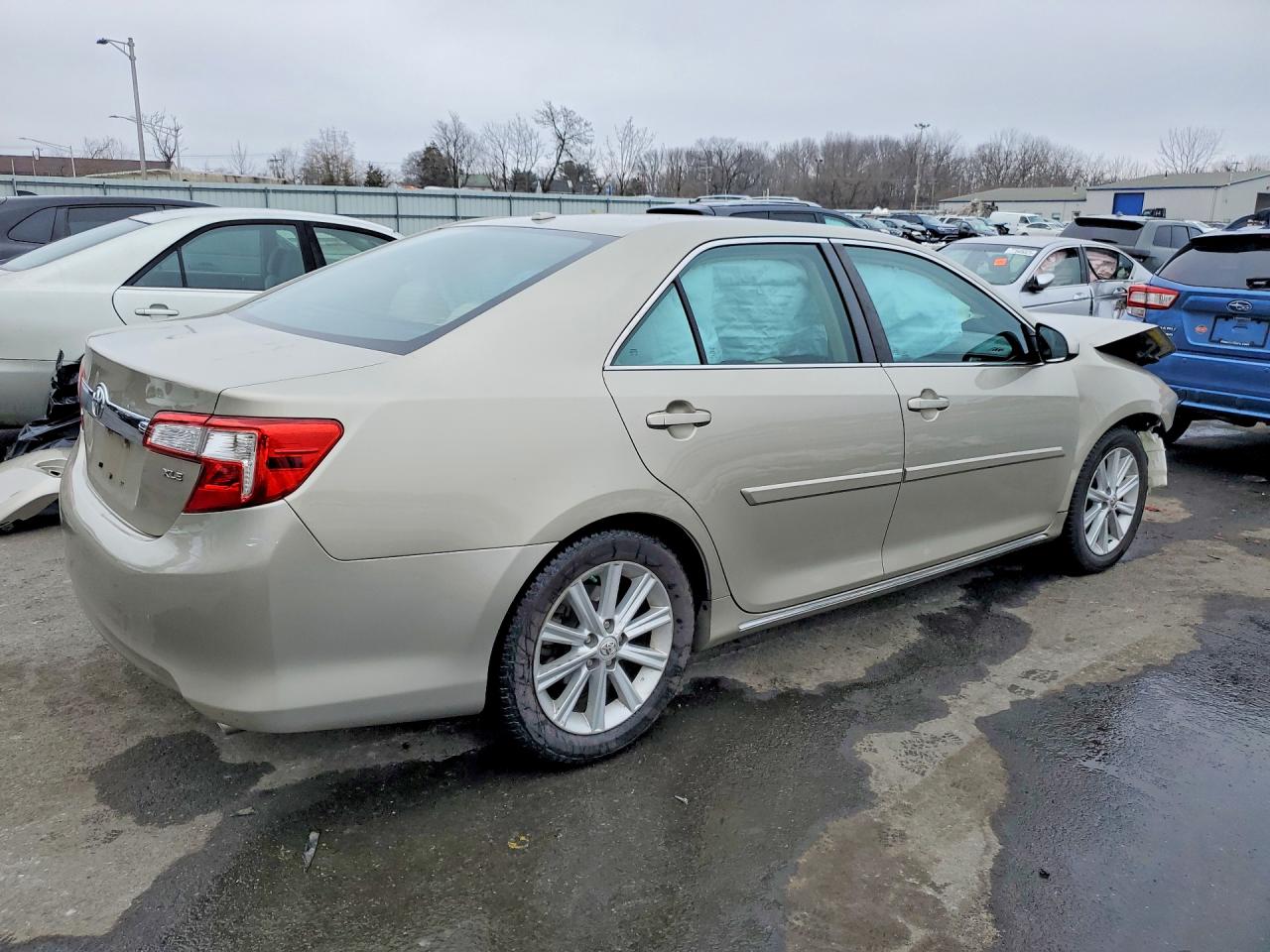 2014 TOYOTA CAMRY SE photo 5