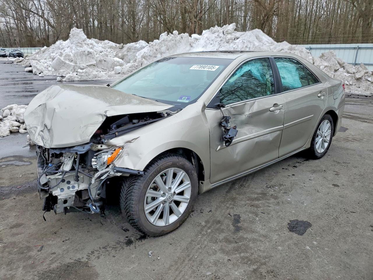 2014 TOYOTA CAMRY