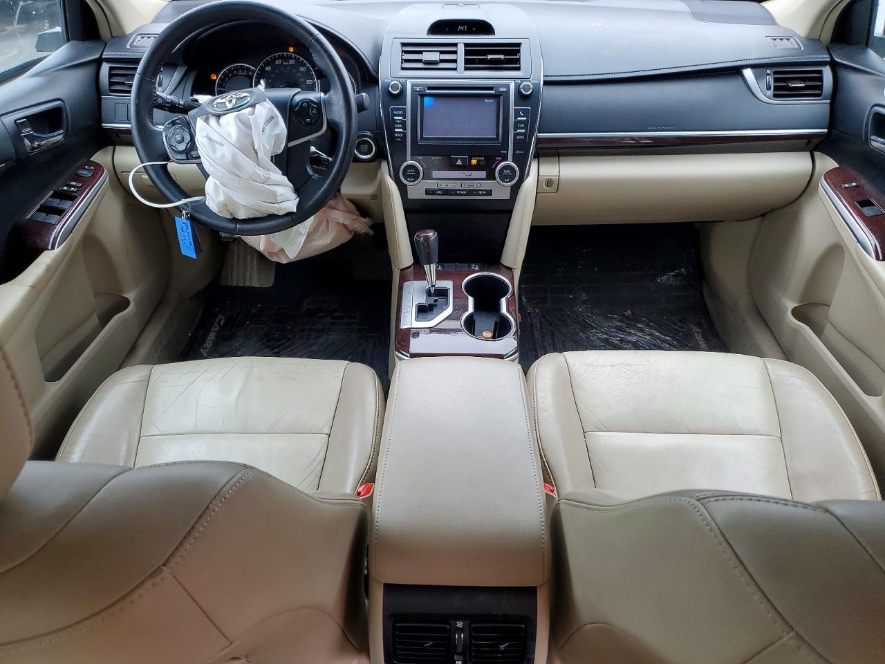 2014 TOYOTA CAMRY SE photo 15
