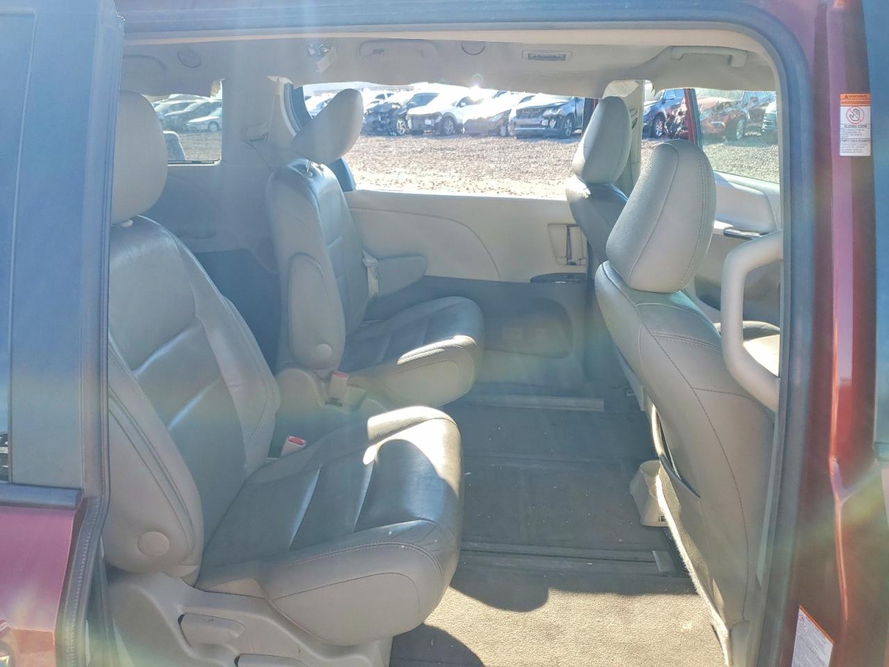 2016 TOYOTA SIENNA XLE PREMIUM 7-PASSENGER photo 21