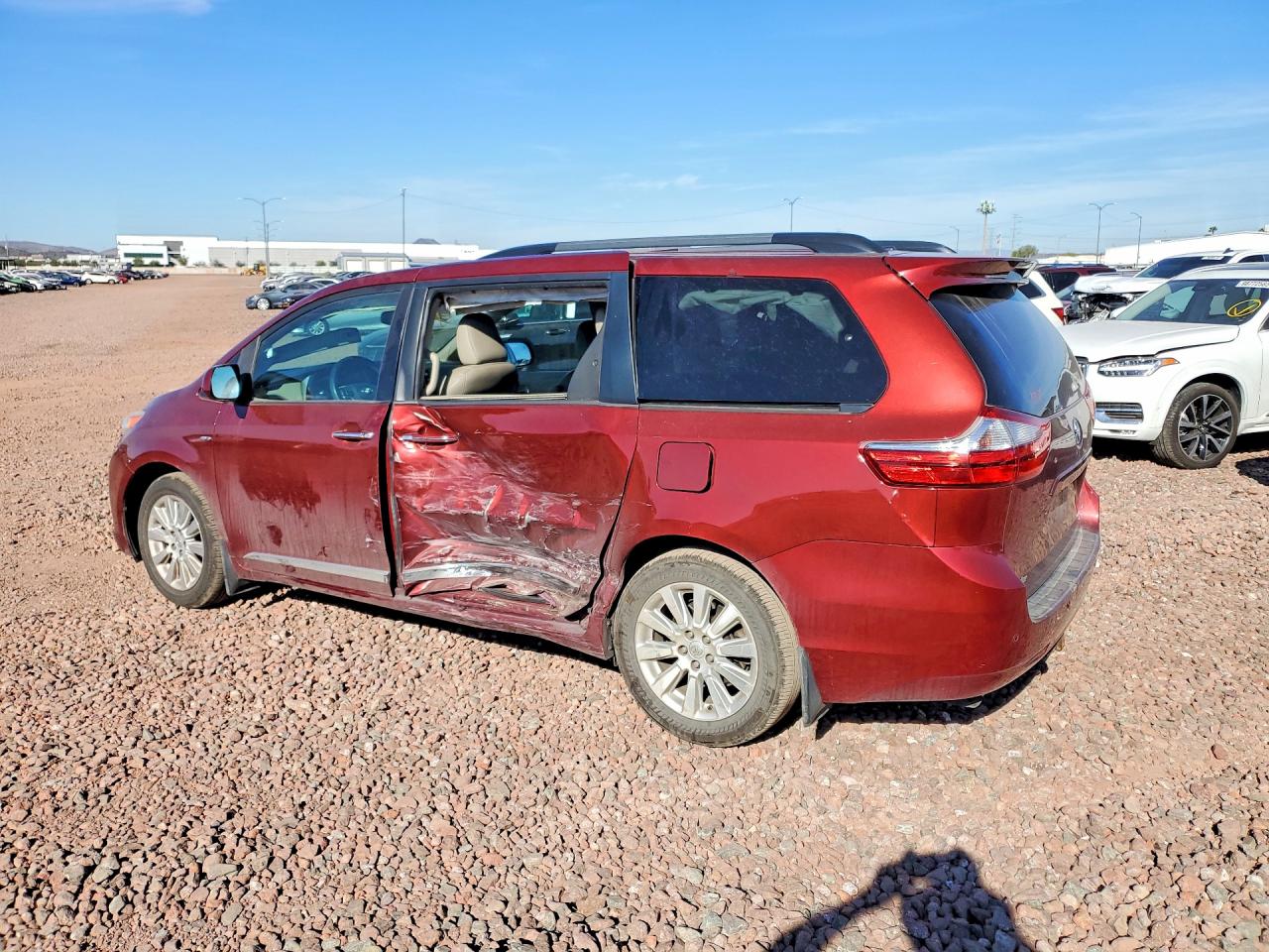 2016 TOYOTA SIENNA XLE PREMIUM 7-PASSENGER photo 3