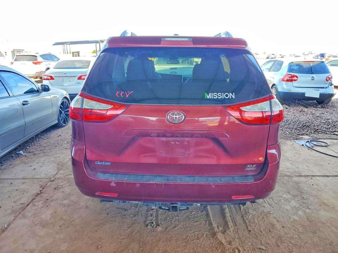 2016 TOYOTA SIENNA XLE PREMIUM 7-PASSENGER photo 11
