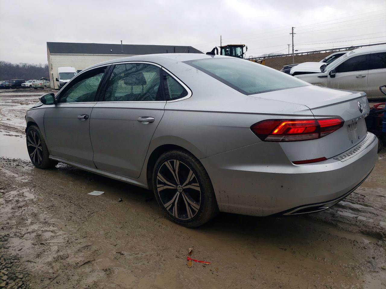 2021 VOLKSWAGEN PASSAT SE photo 2