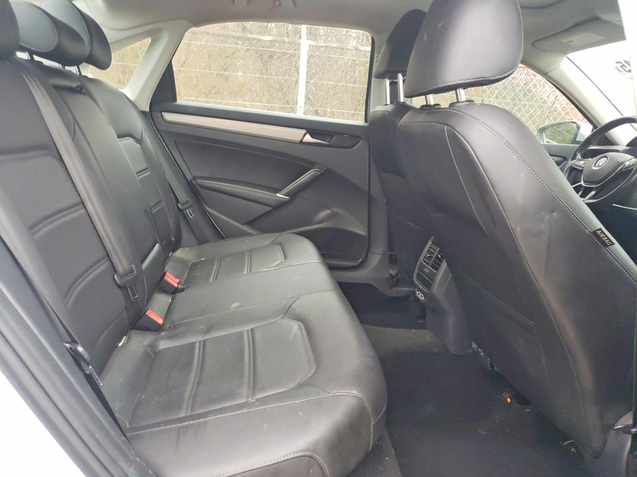 2021 VOLKSWAGEN PASSAT SE photo 10