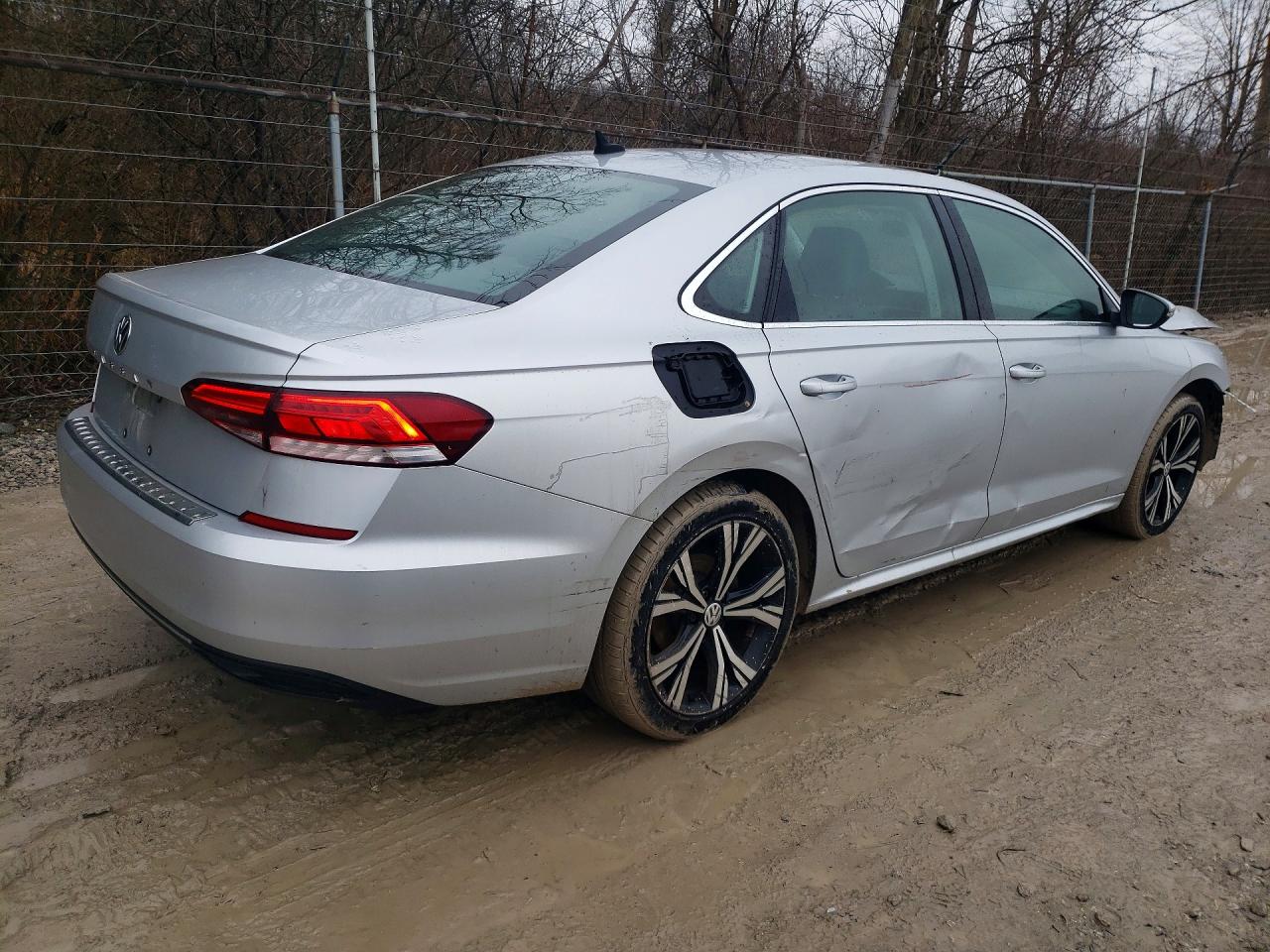 2021 VOLKSWAGEN PASSAT SE photo 3
