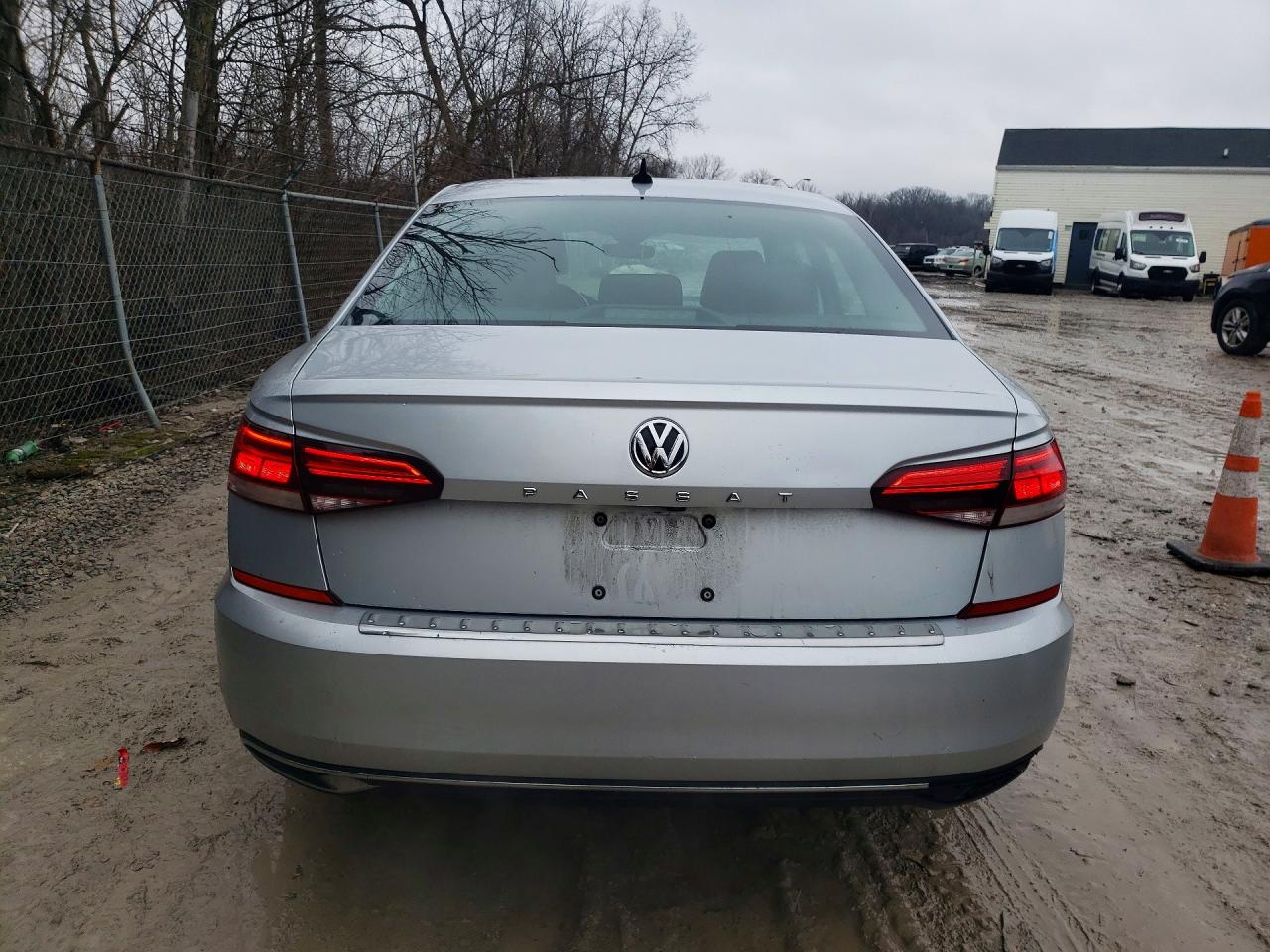 2021 VOLKSWAGEN PASSAT SE photo 6
