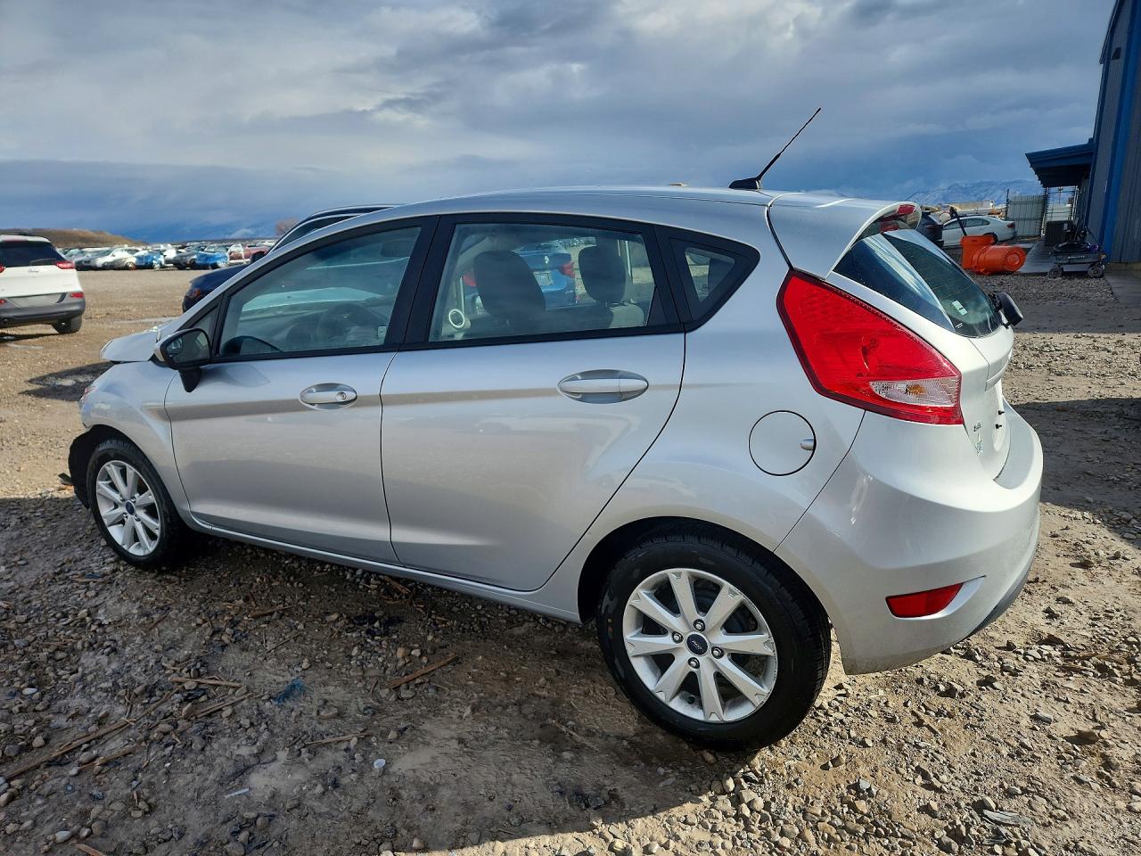 2011 FORD FIESTA SE photo 2