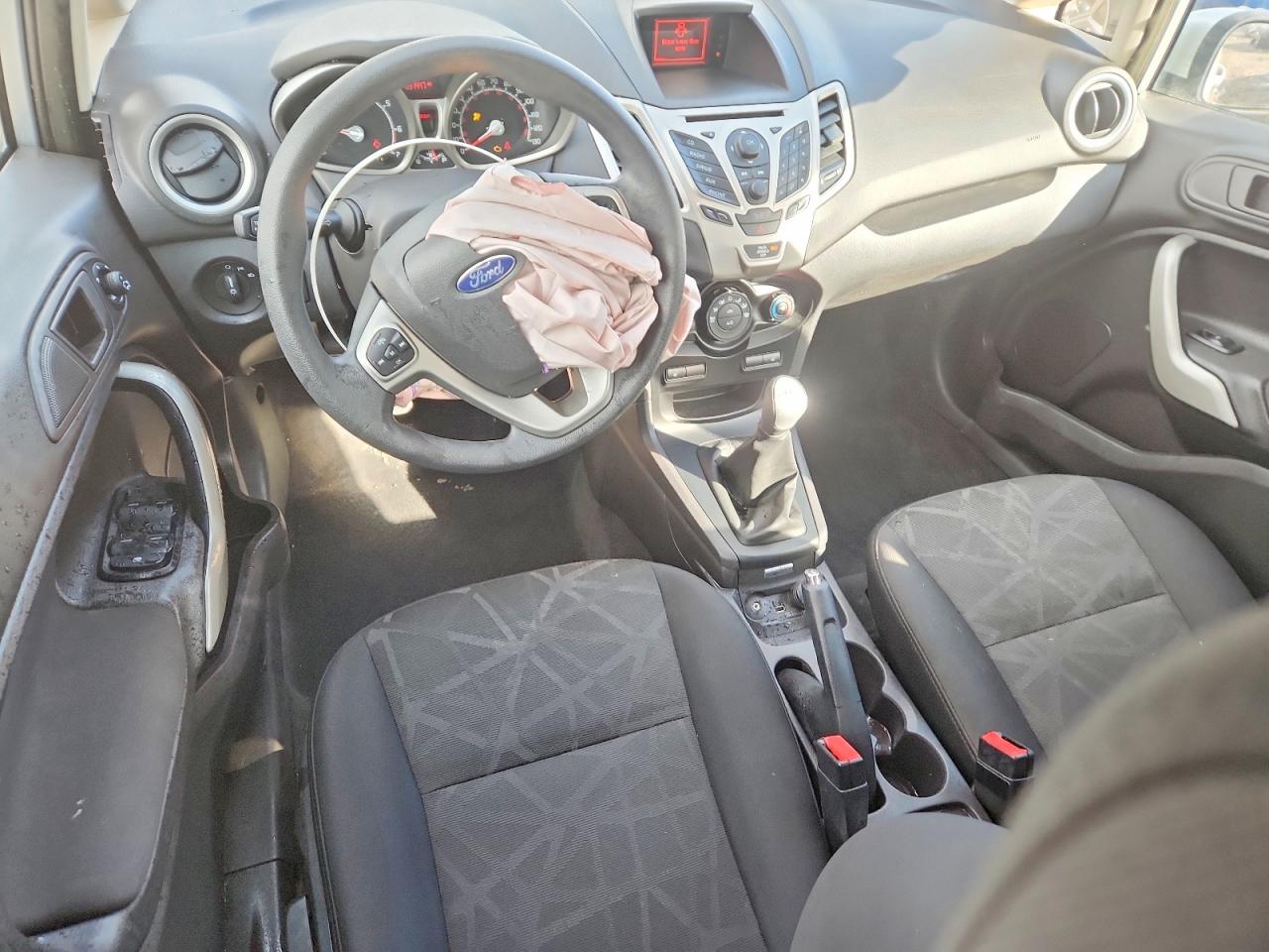 2011 FORD FIESTA SE photo 8