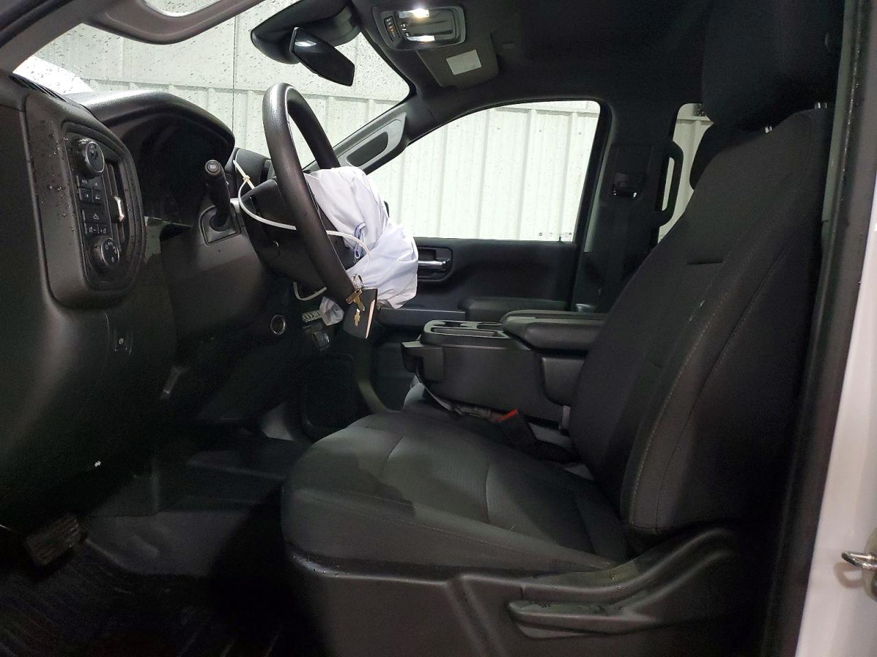2024 CHEVROLET SILVERADO K1500 photo 13