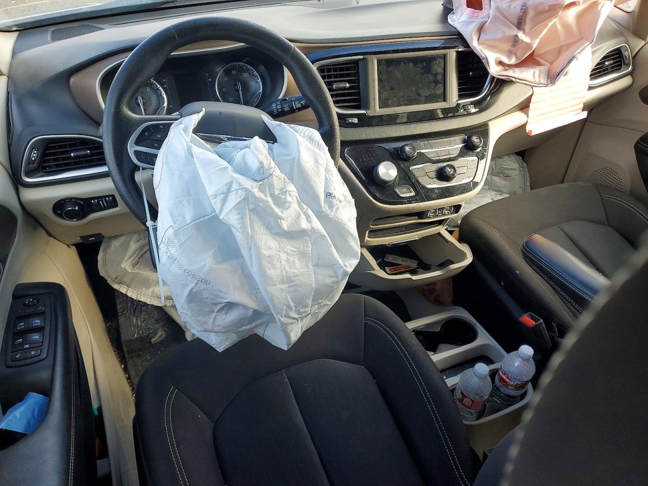 2021 CHRYSLER VOYAGER LX photo 8