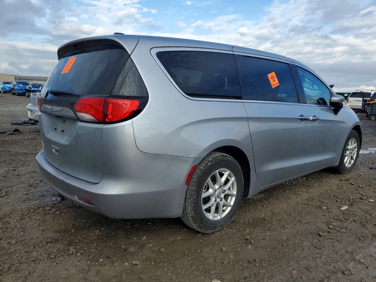 2021 CHRYSLER VOYAGER LX photo 3