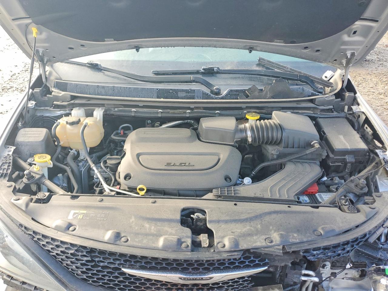 2021 CHRYSLER VOYAGER LX photo 12
