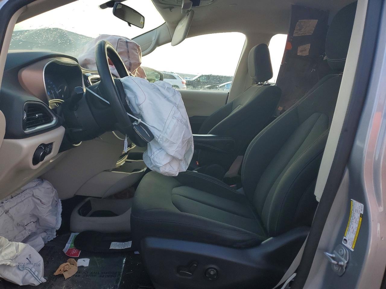 2021 CHRYSLER VOYAGER LX photo 7