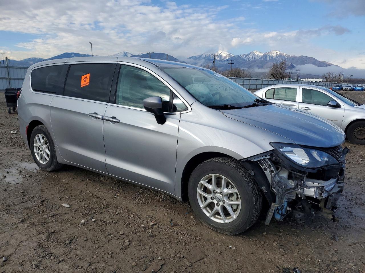 2021 CHRYSLER VOYAGER LX photo 4