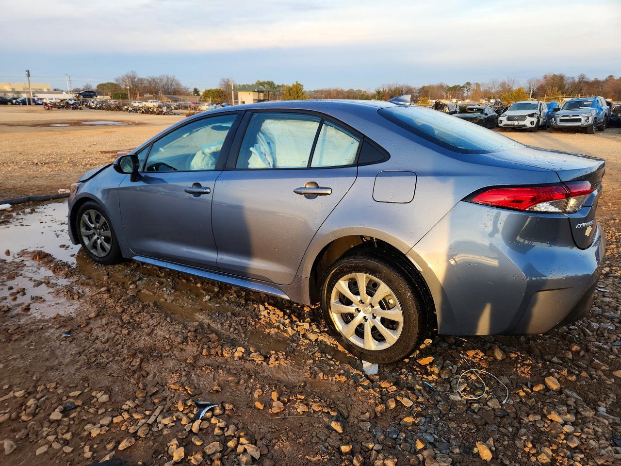 2024 TOYOTA COROLLA LE photo 3