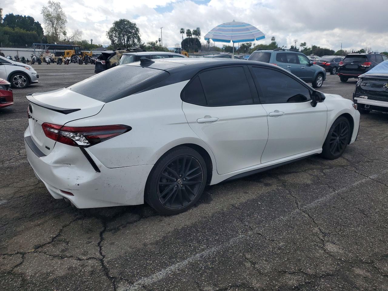 2021 TOYOTA CAMRY XSE photo 3