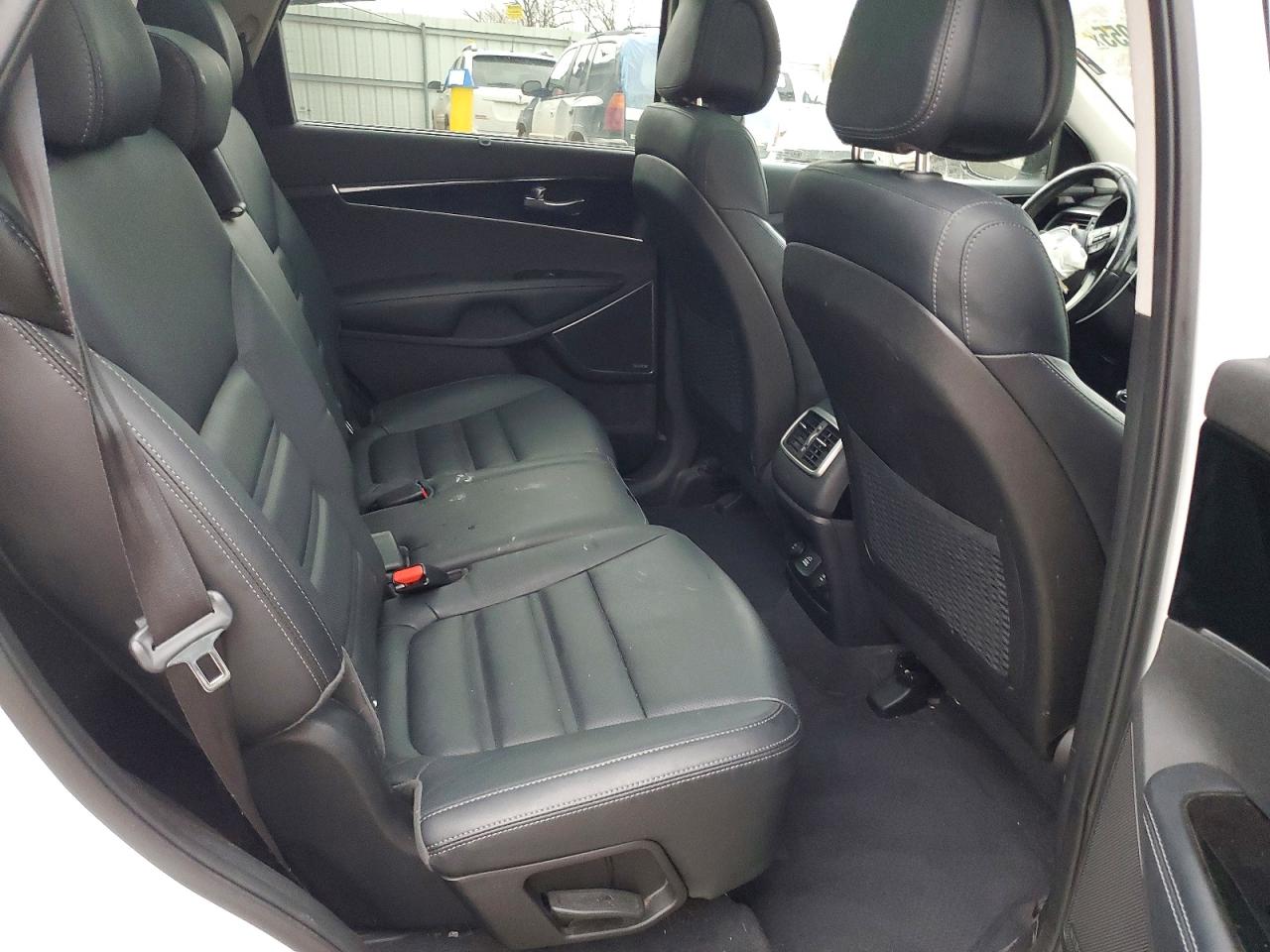 2016 KIA SORENTO photo 11