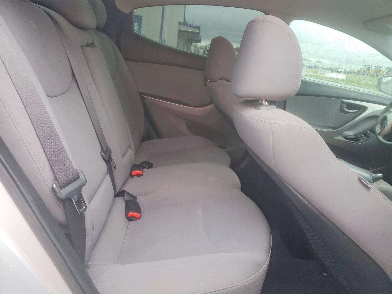 2015 HYUNDAI ELANTRA SE photo 10