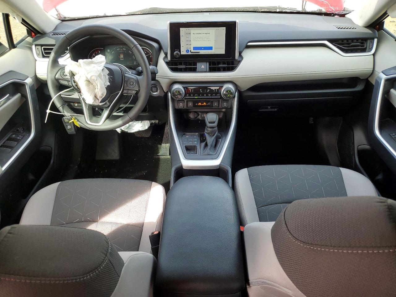 2025 TOYOTA RAV4 XLE photo 22