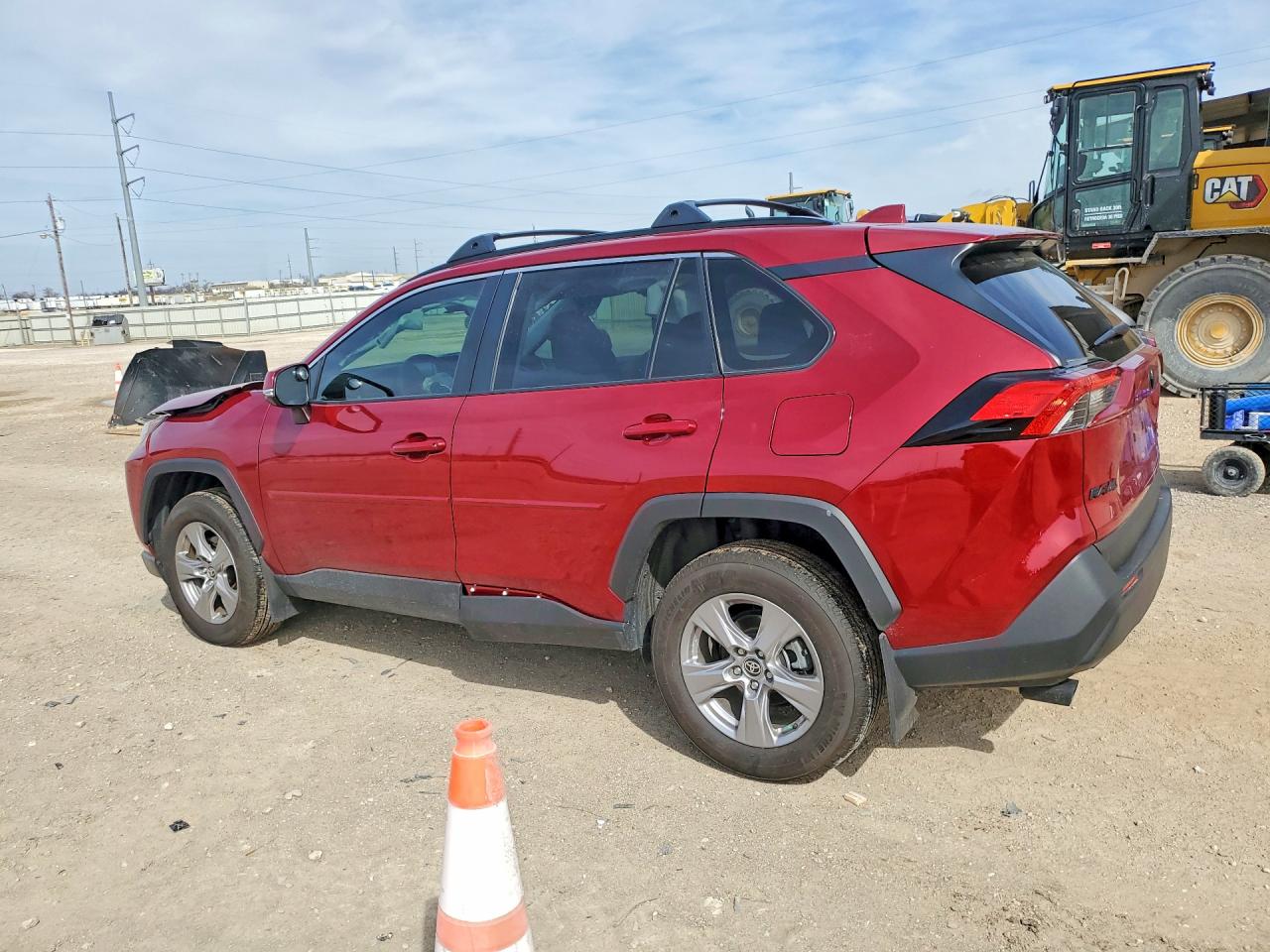 2025 TOYOTA RAV4 XLE photo 4