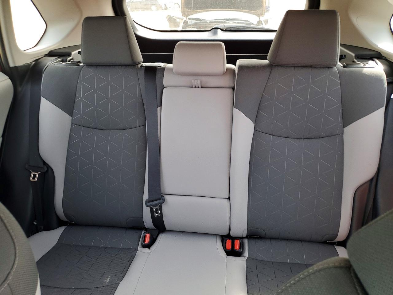 2025 TOYOTA RAV4 XLE photo 28