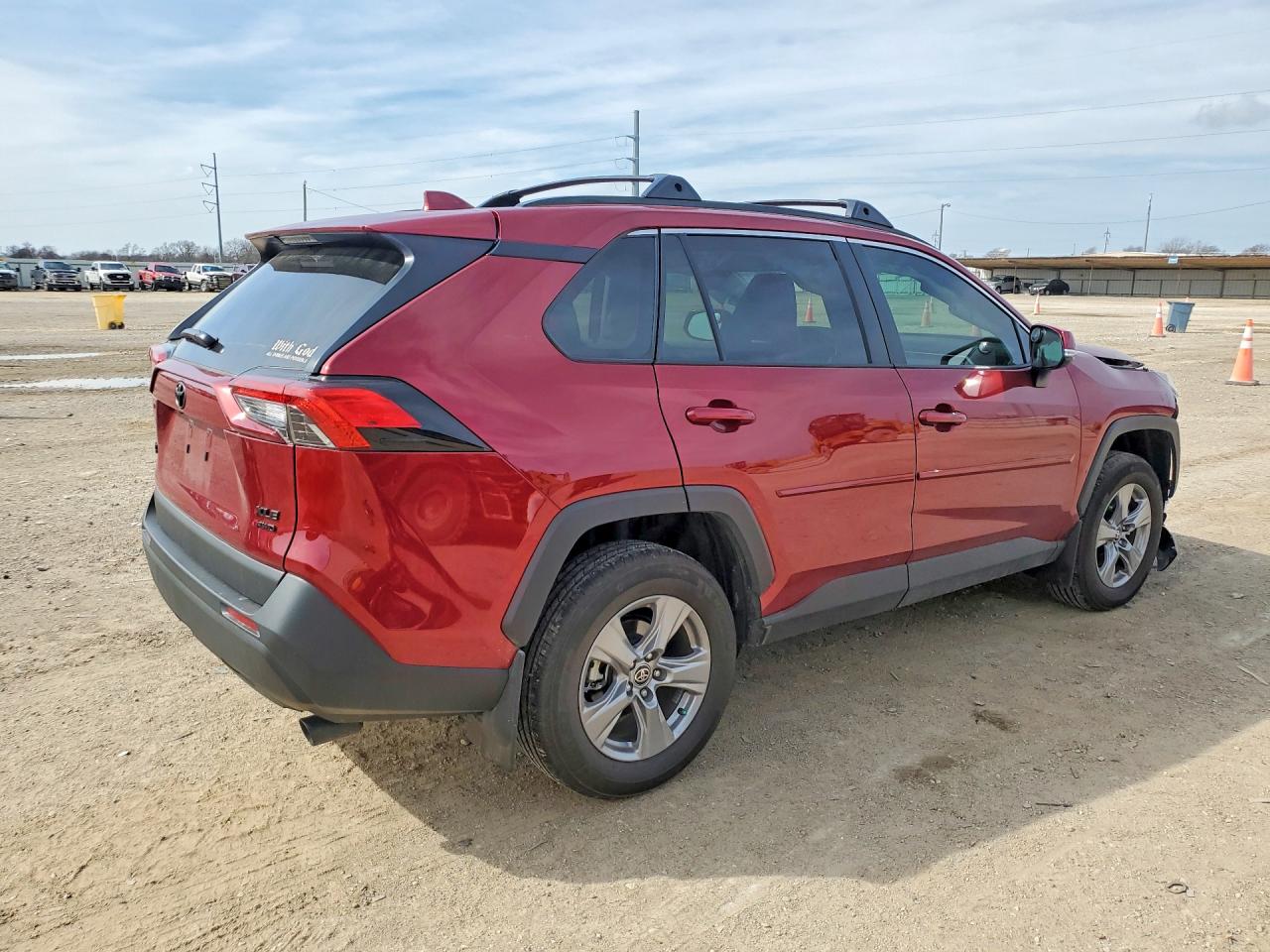 2025 TOYOTA RAV4 XLE photo 7