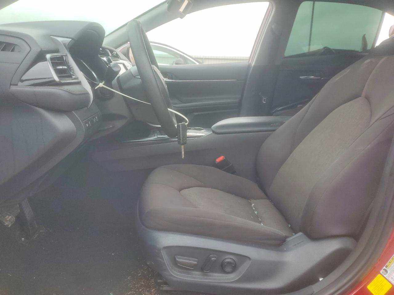 2020 TOYOTA CAMRY LE photo 13