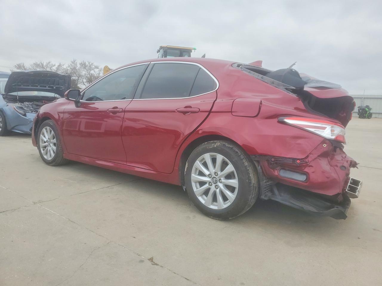 2020 TOYOTA CAMRY LE photo 3