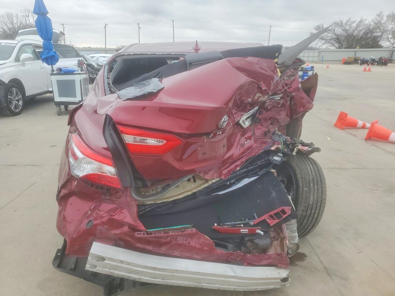 2020 TOYOTA CAMRY LE photo 11