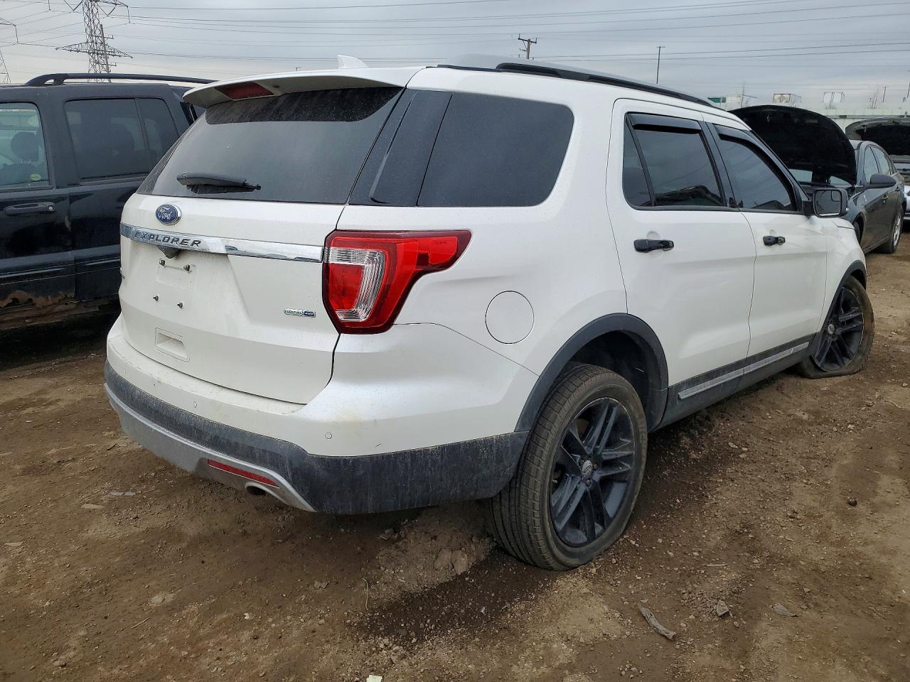 2016 FORD EXPLORER XLT photo 5