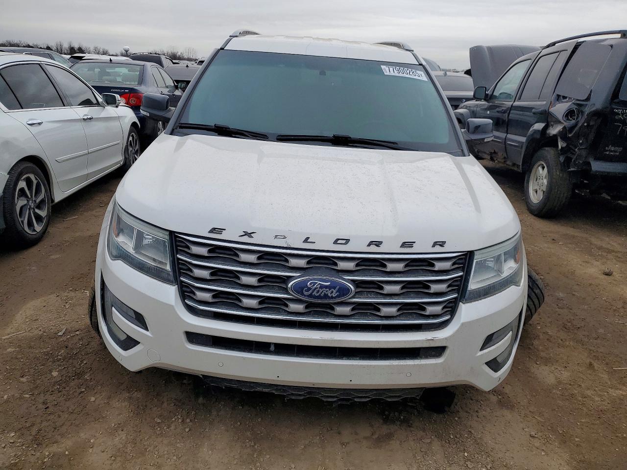 2016 FORD EXPLORER XLT photo 9
