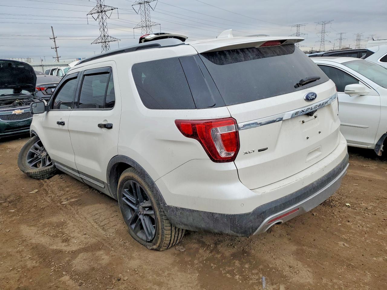 2016 FORD EXPLORER XLT photo 3