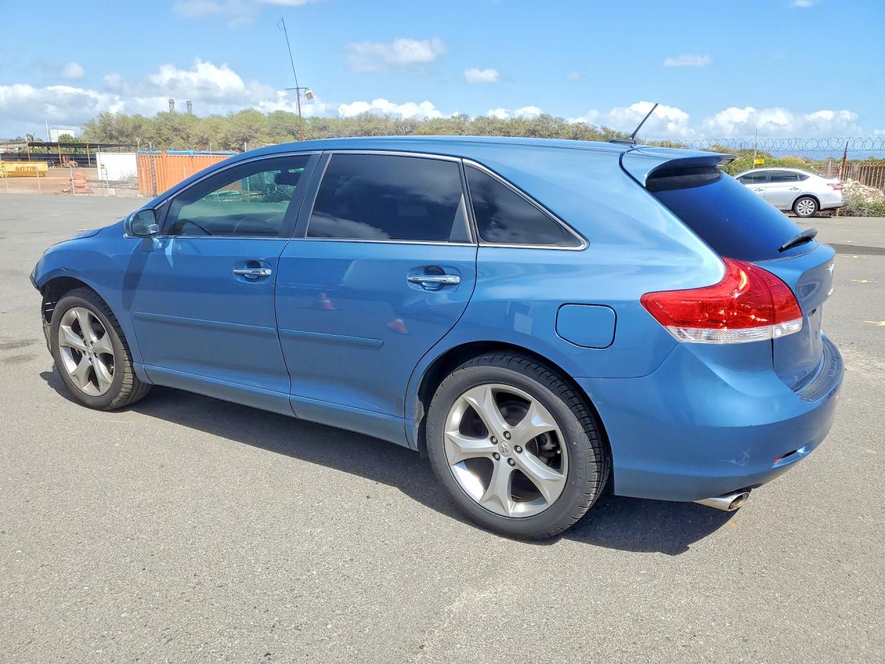 2009 TOYOTA VENZA photo 2