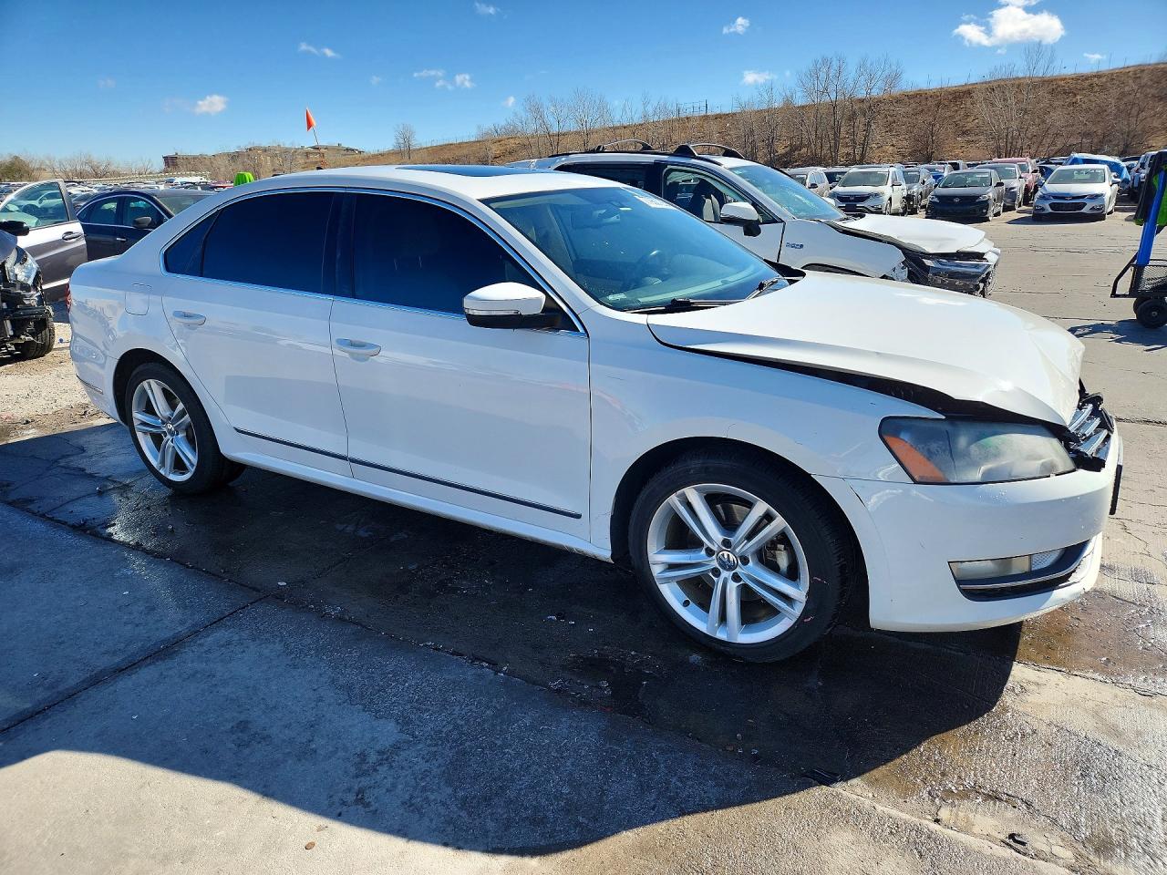 2015 VOLKSWAGEN PASSAT SEL photo 4