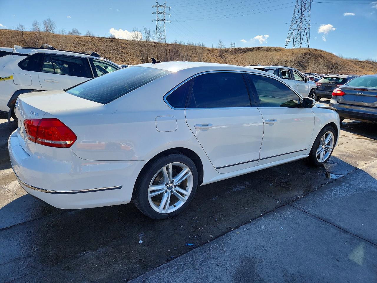 2015 VOLKSWAGEN PASSAT SEL photo 3