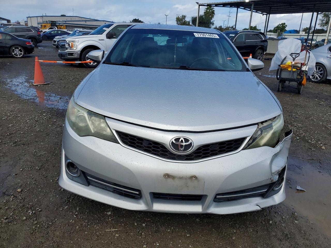 2014 TOYOTA CAMRY SE photo 5