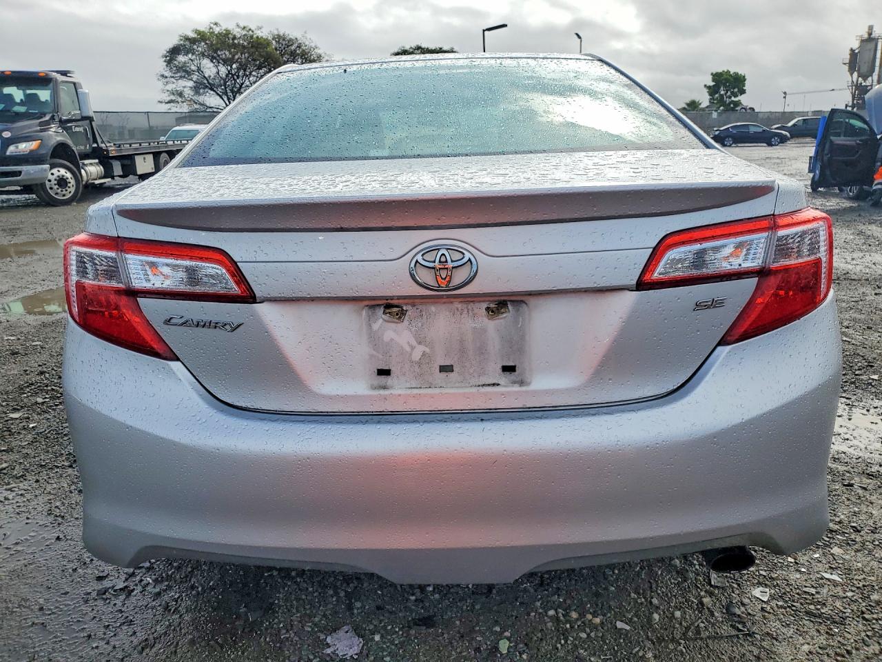 2014 TOYOTA CAMRY SE photo 6