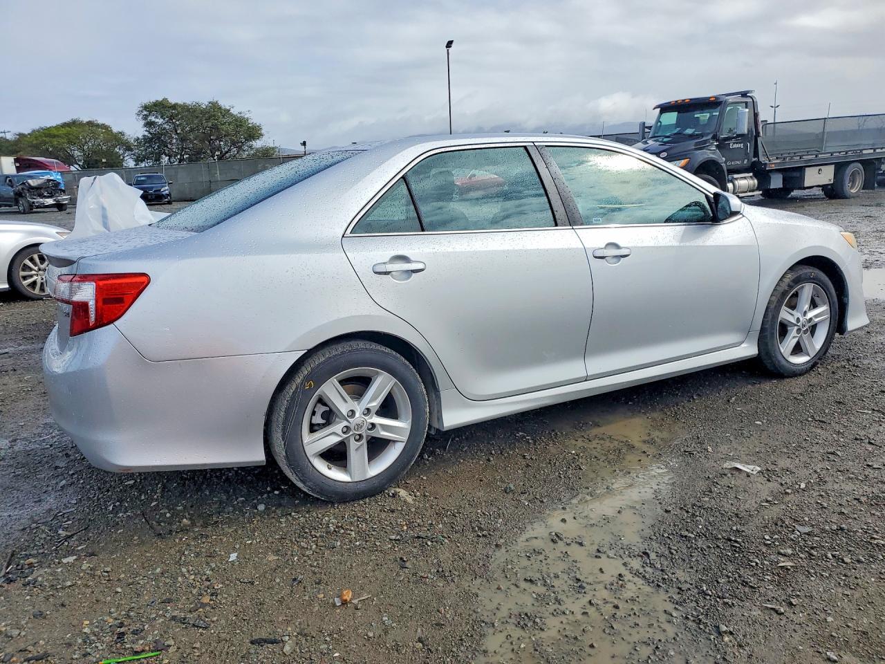 2014 TOYOTA CAMRY SE photo 3
