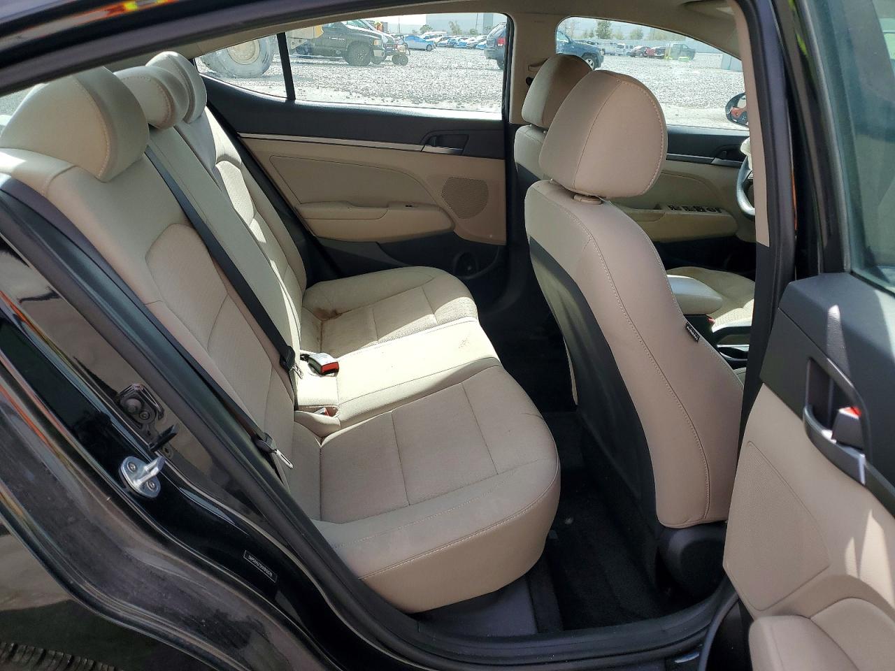 2017 HYUNDAI ELANTRA SE photo 10