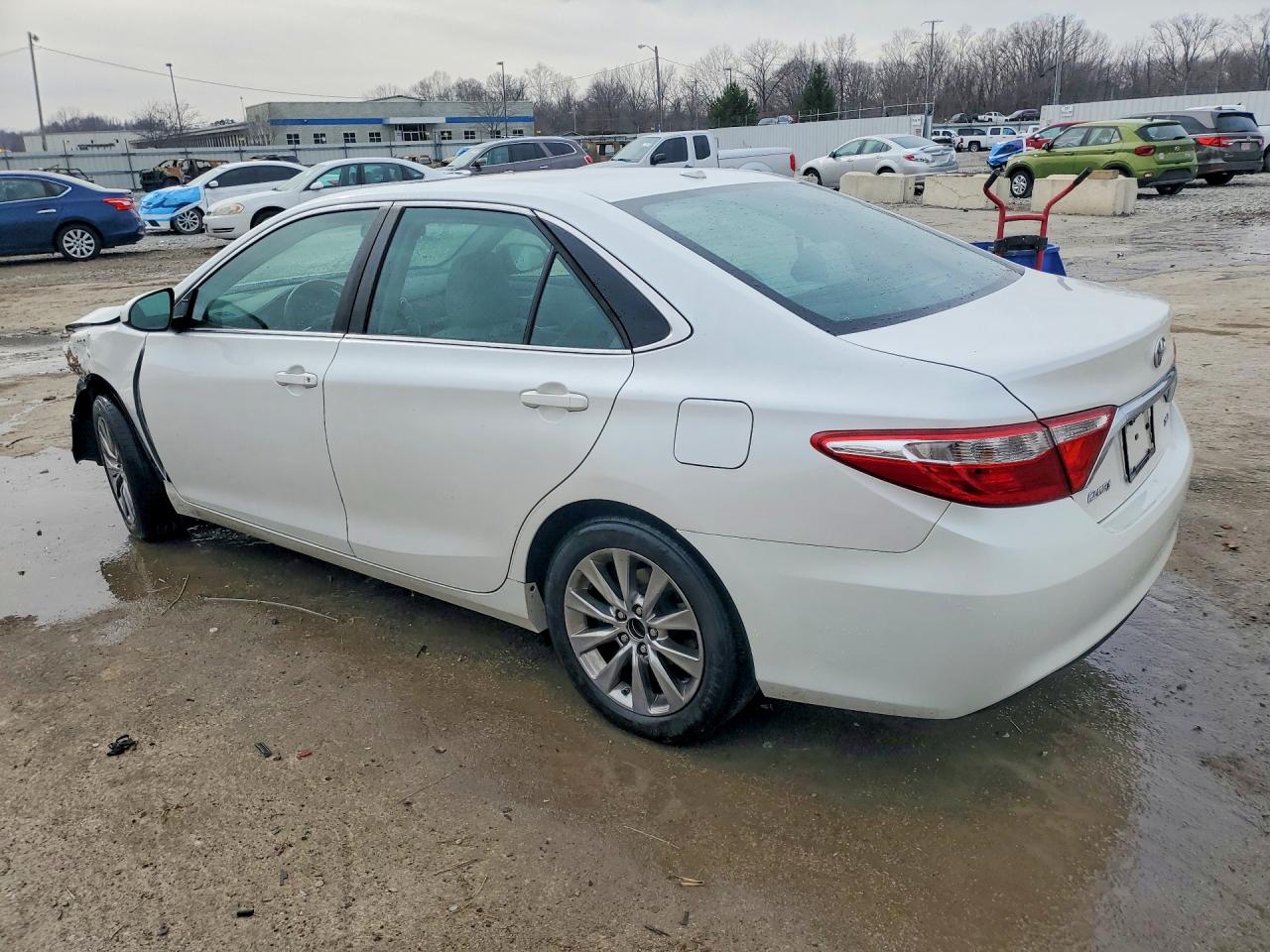 2017 TOYOTA CAMRY XLE photo 3